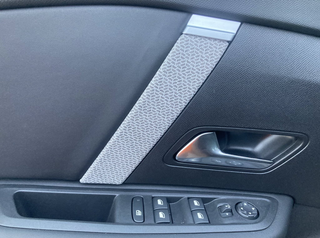 CITROEN C4 1.2 Pure Tech Swiss Edition EAT8