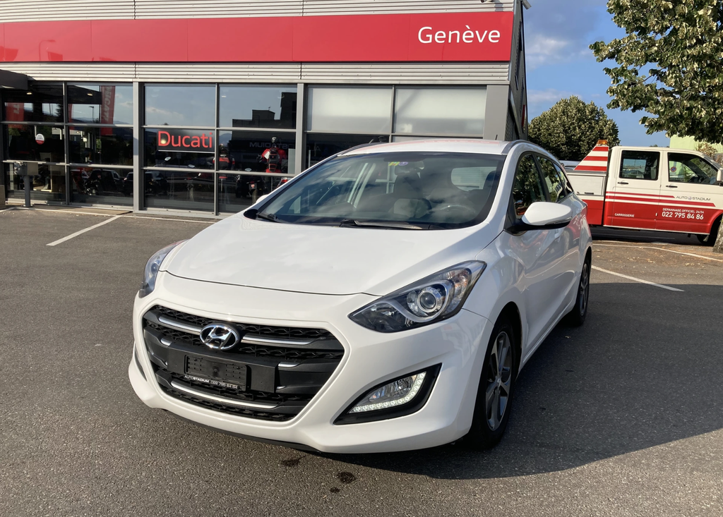 HYUNDAI i30 1.6 GDI Amplia Automatic DCT 