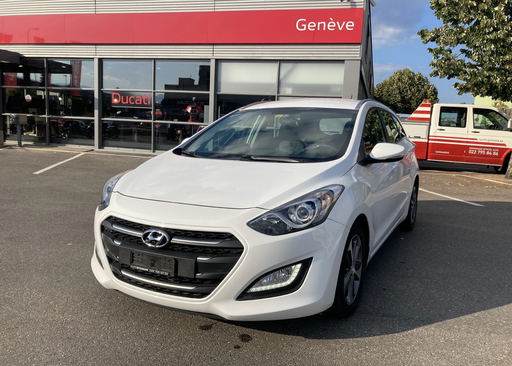 HYUNDAI i30 1.6 GDI Amplia Automatic DCT 